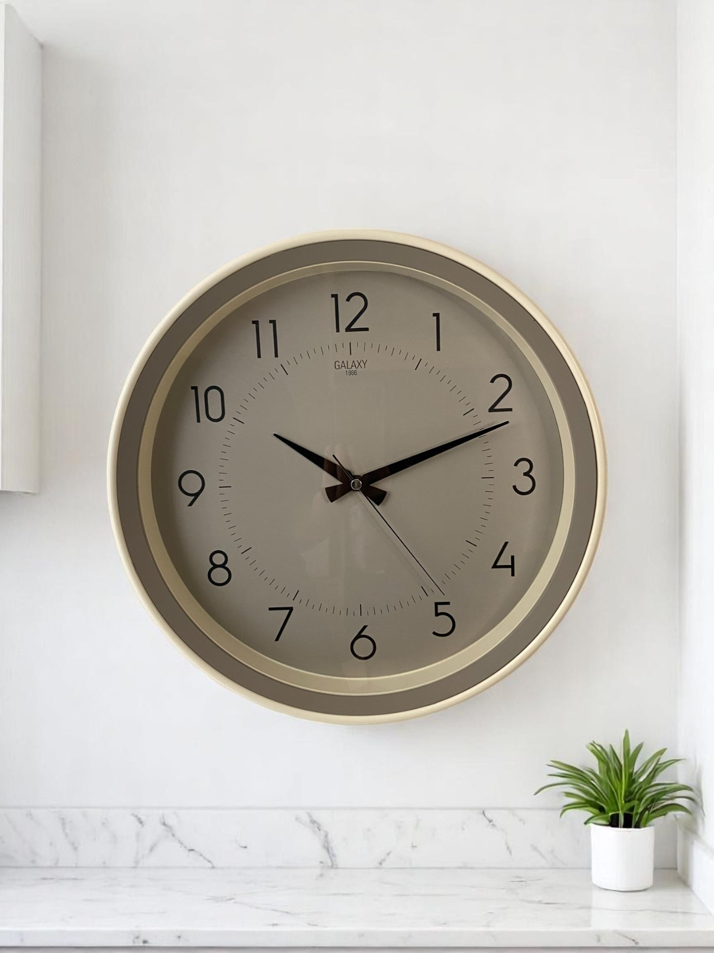 37 Cm Krem-Kum Beji Çerçeve Duvar Saati