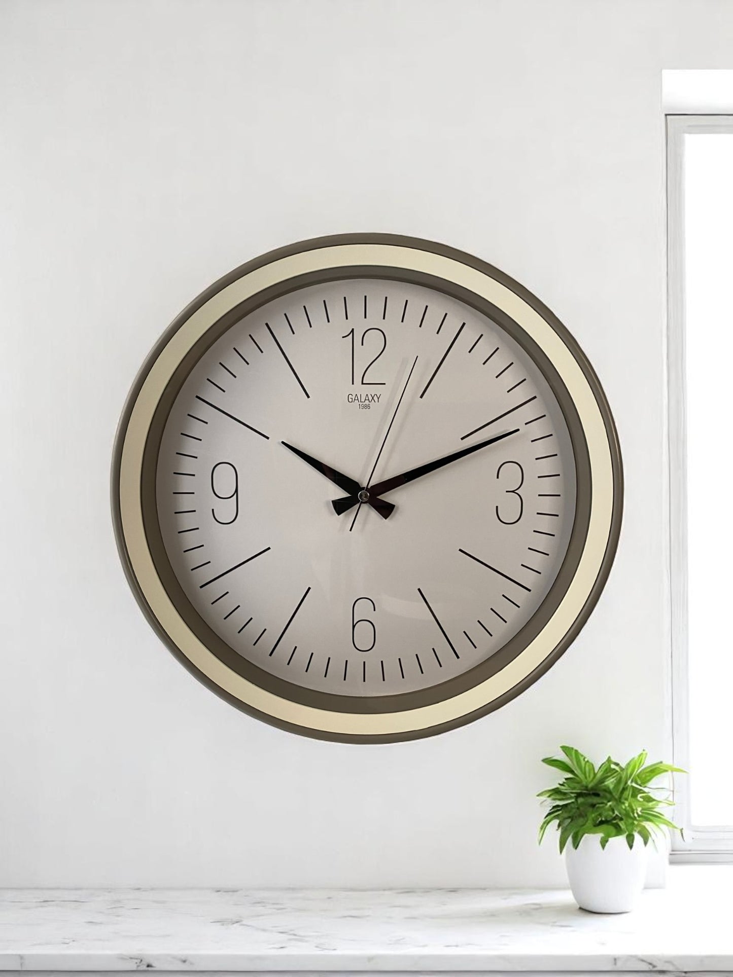 37 Cm Kum Beji-Krem Çerçeve Duvar Saati