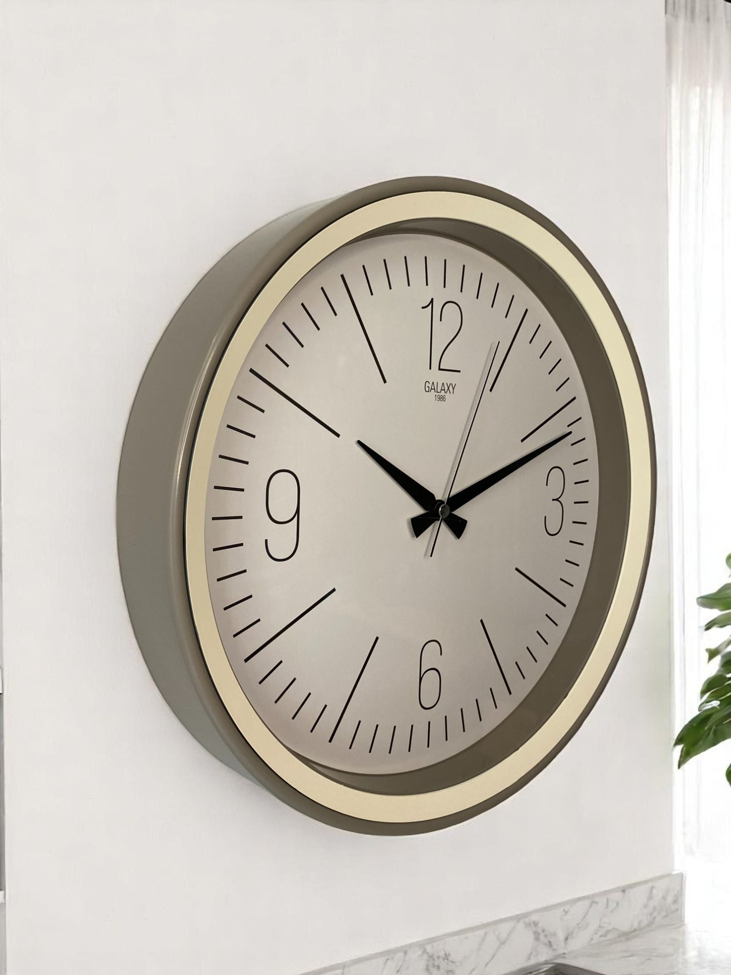 37 Cm Kum Beji-Krem Çerçeve Duvar Saati