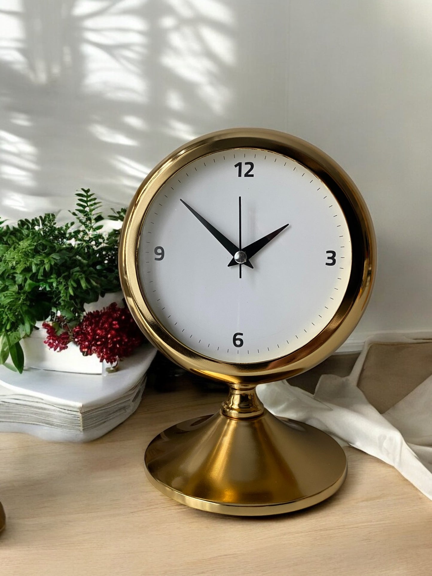 Metal Minimal Gold Masa Saati
