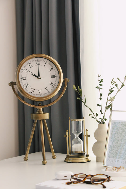 Metal Eskitme Ayaklı Masa Saati